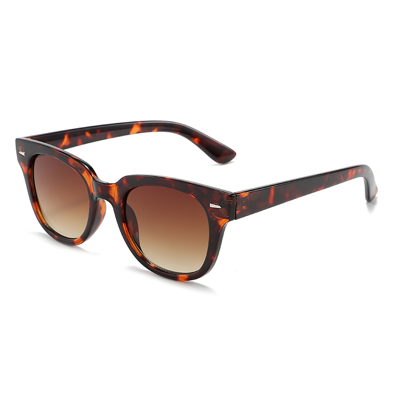 Polarized sun glasses designed from italy
