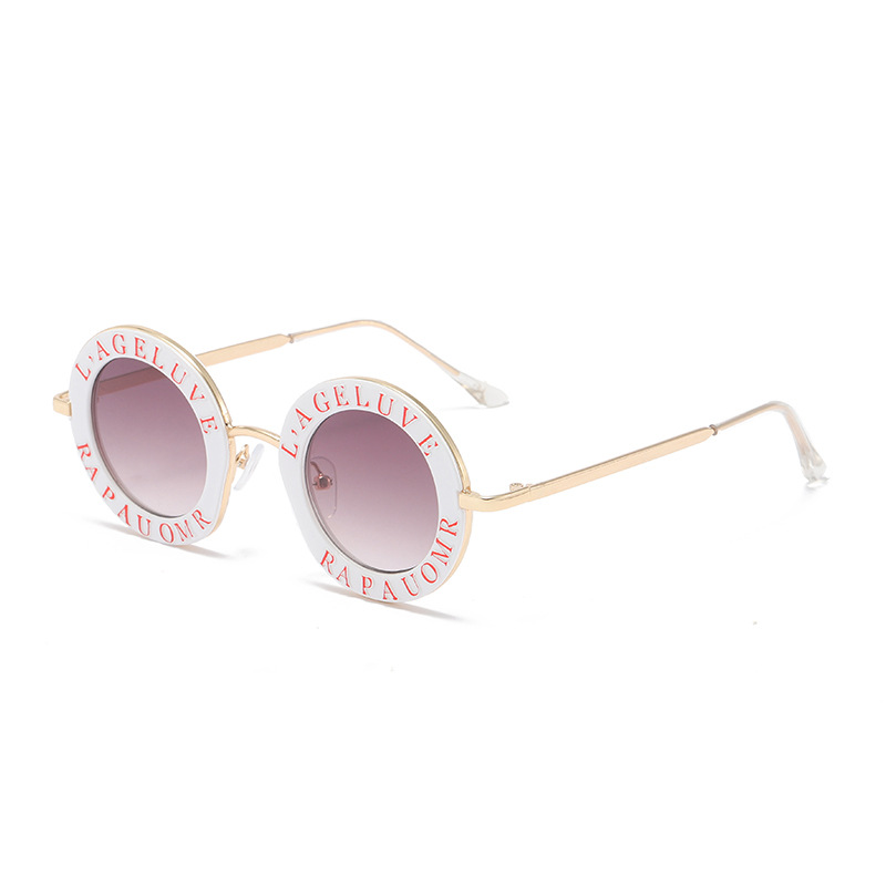 Round kids sunglasses with letter