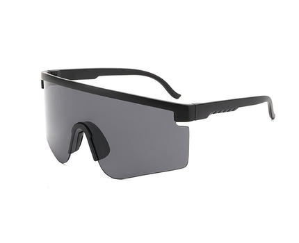 What are the characteristics of good men's sunglasses